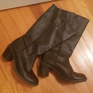 Tall brown SODA boots